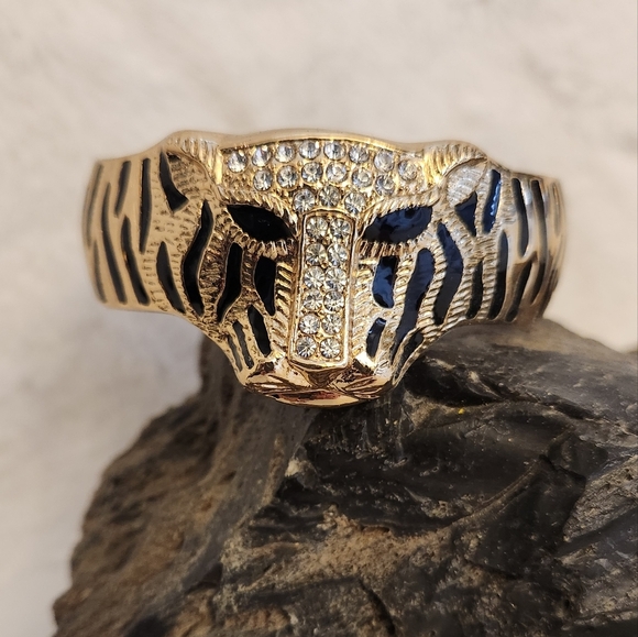 NWOT Jaguar Rhinestone Statement Bracelet - Picture 1 of 4